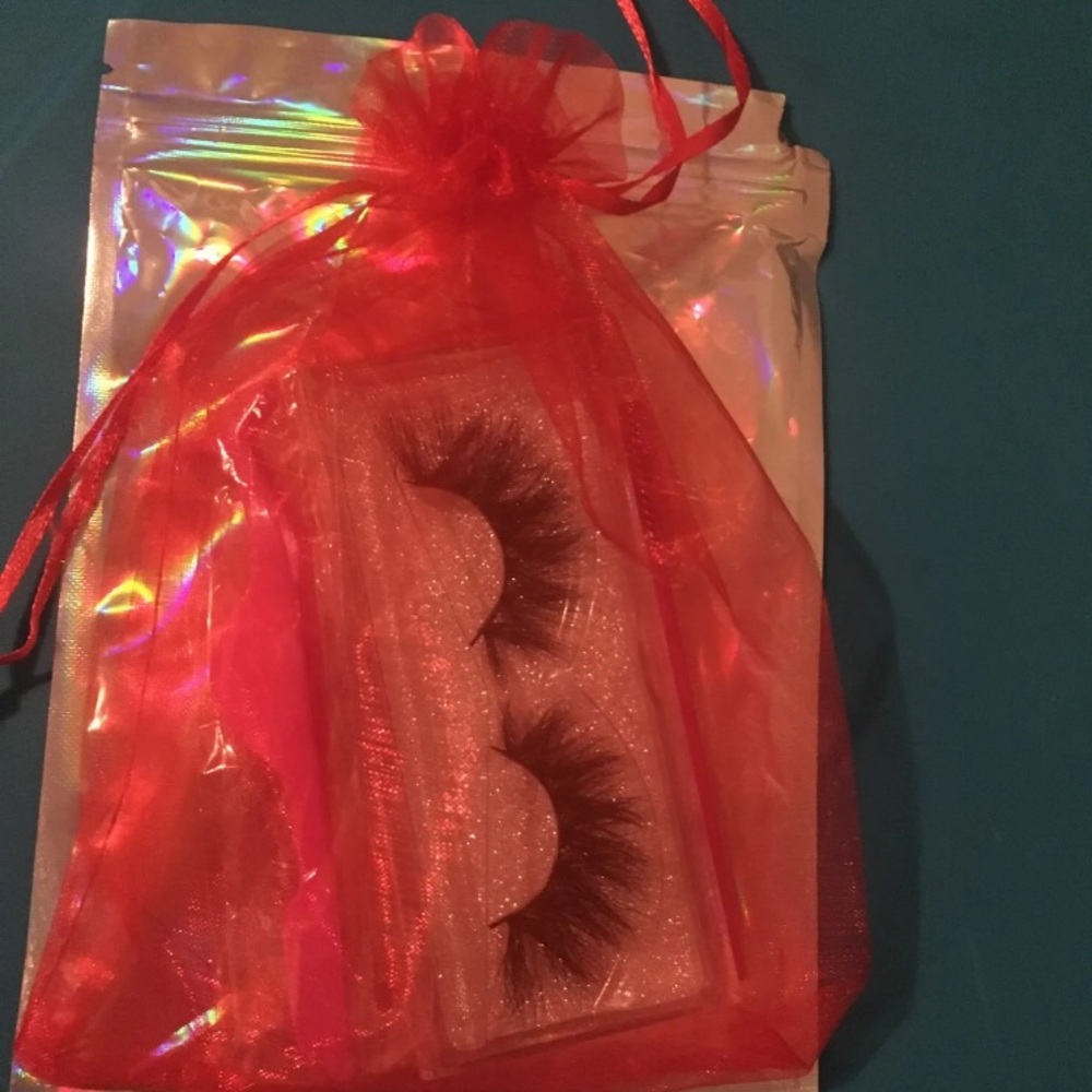 Mink Lashes - Picture 3 of 3